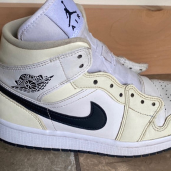 Air Jordan 1 Mid Coconut Milk (w) 8US - Picture 1 of 7